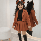 Ensemble Fille Élégant – Pull en Tricot Noir avec Gilet Orange et Jupe Plissée Chic